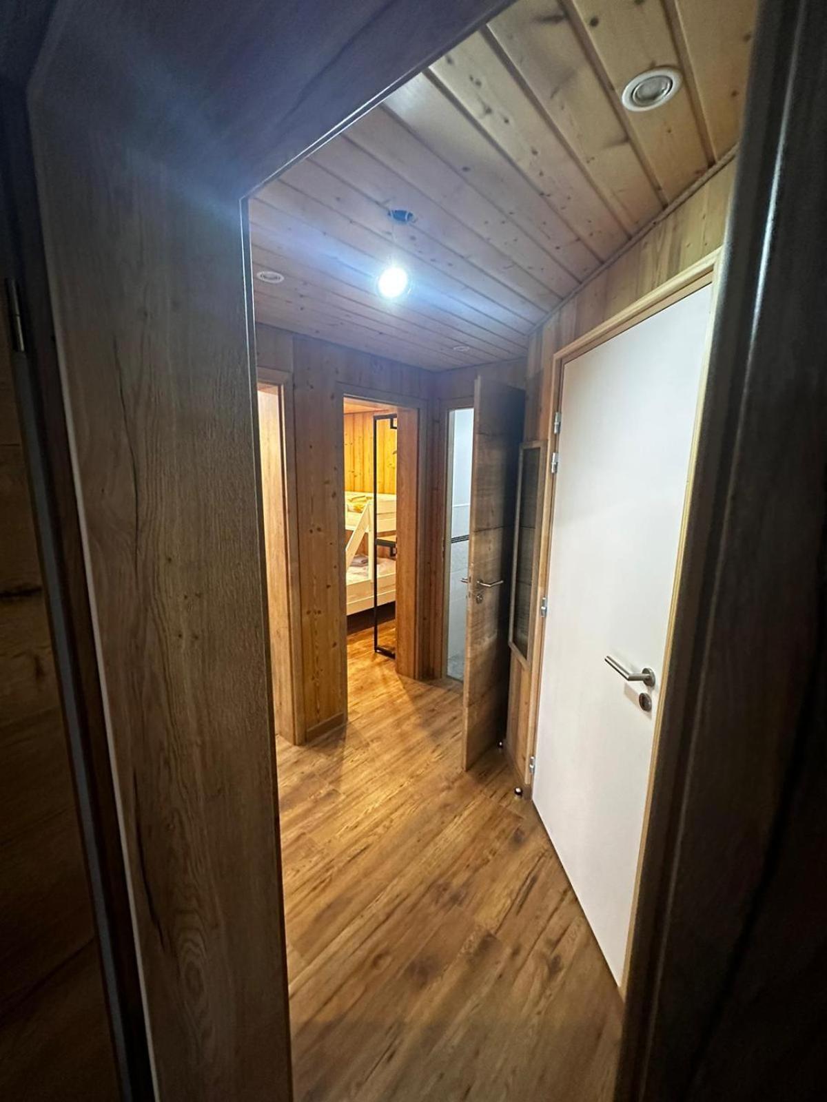 Les Chalets Bambi & Jacuzzi Privatif La Bresse Room photo