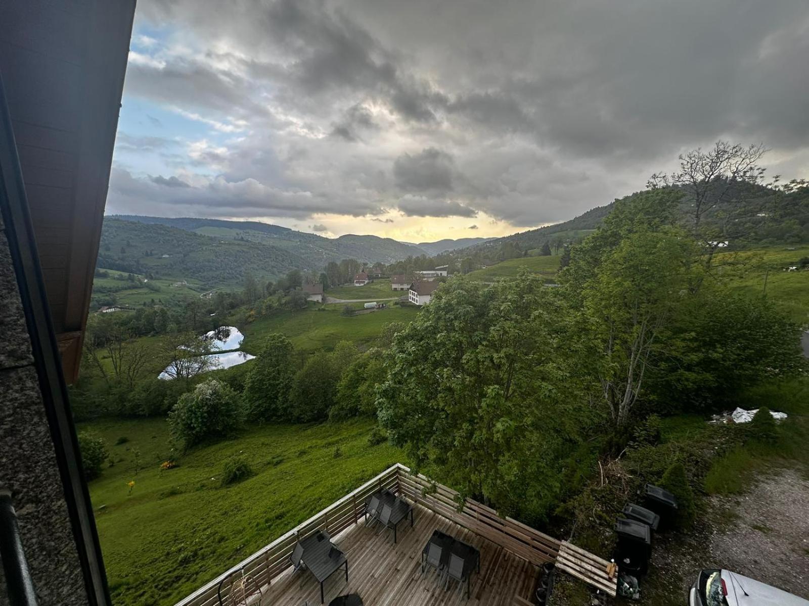 Les Chalets Bambi & Jacuzzi Privatif La Bresse Room photo